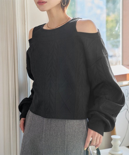 KOBE LETTUCE（コウベレタス）の「レイヤード風ケーブルデザインオフショルトップス（スウェット・レディース・アイボリー/ブラック・M）」の7枚目の写真