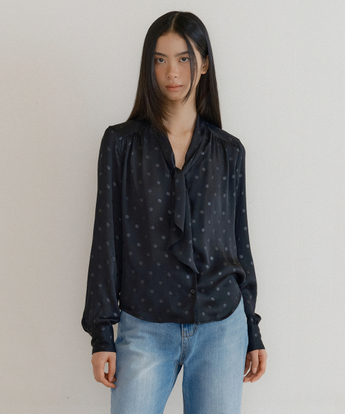 LUCIR ZU（ルシールズ）の「Silken Scarf Blouse (dot black)（シャツ/ブラウス・レディース・その他・FREE）」の2枚目の写真