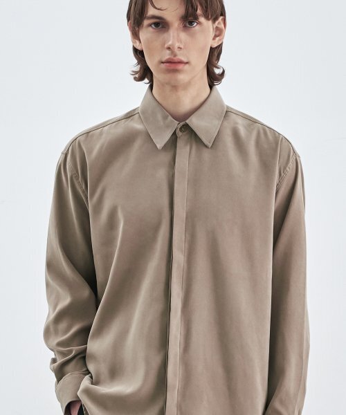 S SY(エスエスワイ)の「シュプリームタッチエッセンシャルシャツリラックスフィットベージュ(シャツ/ブラウス・メンズ・その他・S/L/M)」の1枚目の写真