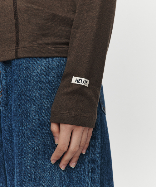 HEUTE(ホイテ)の「WOOL LINE TURTLENECK (BROWN)(Tシャツ/カットソー・レディース・ブラウン・FREE)」の4枚目の写真