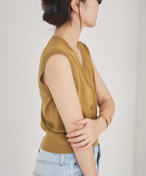 plage(プラージュ)の「Compact Knit ベスト(ベスト・レディース・チャコールグレー/キャメル・FREE)」の11枚目の写真