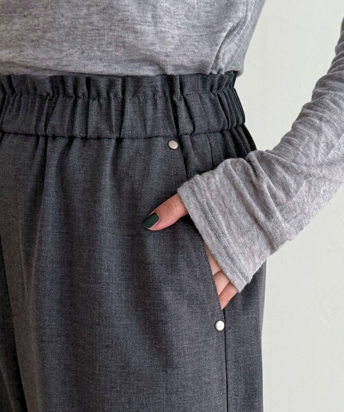 fredy emue（フレディエミュ）の「TRイージーセミワイドパンツ（その他パンツ・レディース・グレー/ブラック/ベージュ・38/36）」の4枚目の写真