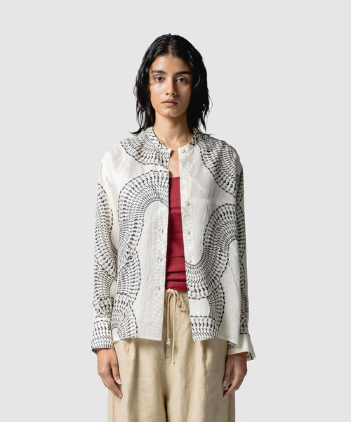 muller of yoshiokubo（ミュラーオブヨシオクボ）の「muller of yoshiokubo ミュラーオブヨシオクボ / RADIAL 2WAY BLOUSE ラジアル2WAYブラウス / MLS26204（シャツ/ブラウス・レディース・レッド/ブラック・38/36）」の2枚目の写真