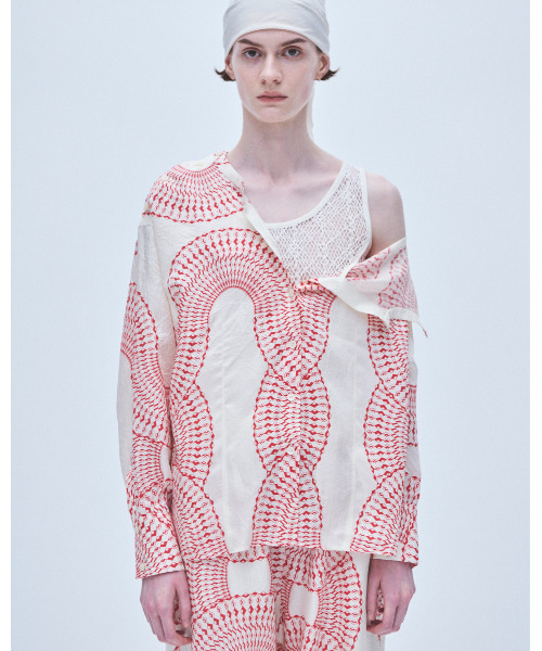 muller of yoshiokubo（ミュラーオブヨシオクボ）の「muller of yoshiokubo ミュラーオブヨシオクボ / RADIAL 2WAY BLOUSE ラジアル2WAYブラウス / MLS26204（シャツ/ブラウス・レディース・レッド/ブラック・38/36）」の3枚目の写真