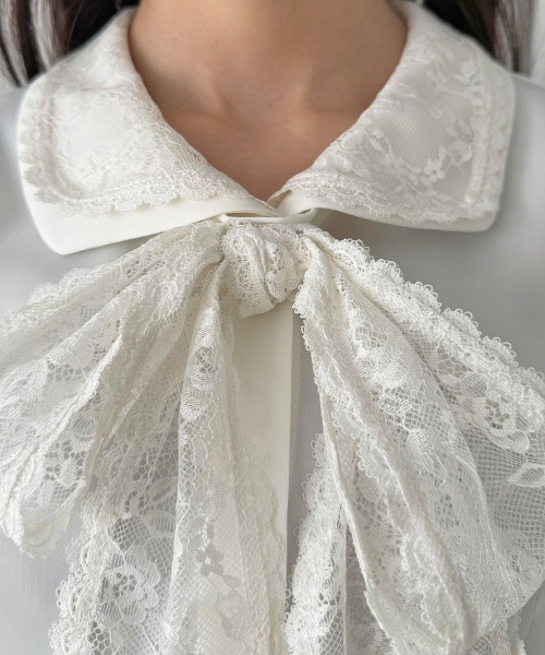 an another angelus(アンアナザーアンジェラス)の「レースリボンタイ付きブラウス/fint フィント(シャツ/ブラウス・レディース・オフホワイト/ブルーグレー・FREE)」の6枚目の写真
