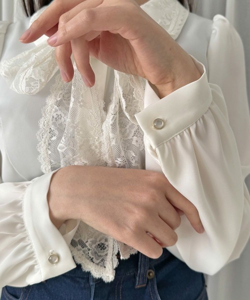 an another angelus(アンアナザーアンジェラス)の「レースリボンタイ付きブラウス/fint フィント(シャツ/ブラウス・レディース・オフホワイト/ブルーグレー・FREE)」の7枚目の写真