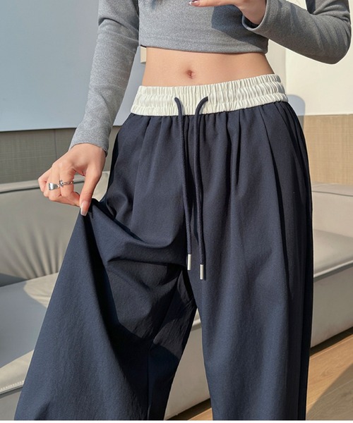 2ly2(トゥーリートゥー)の「ウエストギャザー ワイドストレートパンツ(その他パンツ・レディース・ライトグレー/ピンク/ネイビー・FREE)」の2枚目の写真