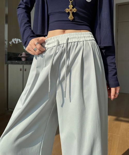 2ly2(トゥーリートゥー)の「ウエストギャザー ワイドストレートパンツ(その他パンツ・レディース・ライトグレー/ピンク/ネイビー・FREE)」の5枚目の写真