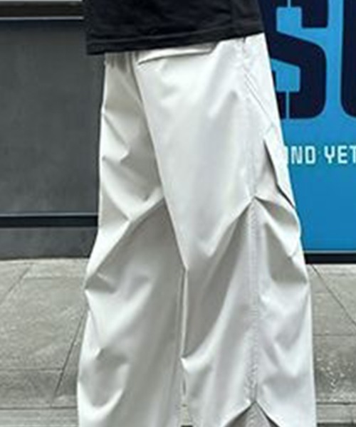 KELVIN（ケルヴァン）の「Cargo Easy Wide Pants カーゴイージーワイドパンツ（カーゴパンツ・メンズ・ライトグレー/ブラック・MEDIUM/LARGE）」の11枚目の写真