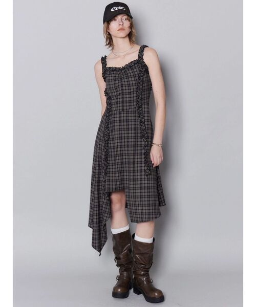 EMODA（エモダ）の「テープフリルアシンメトリーマキシワンピース（ワンピース・レディース・ブラック/ベージュ・MEDIUM/SMALL）」の7枚目の写真