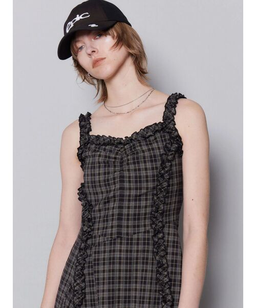 EMODA（エモダ）の「テープフリルアシンメトリーマキシワンピース（ワンピース・レディース・ブラック/ベージュ・MEDIUM/SMALL）」の9枚目の写真