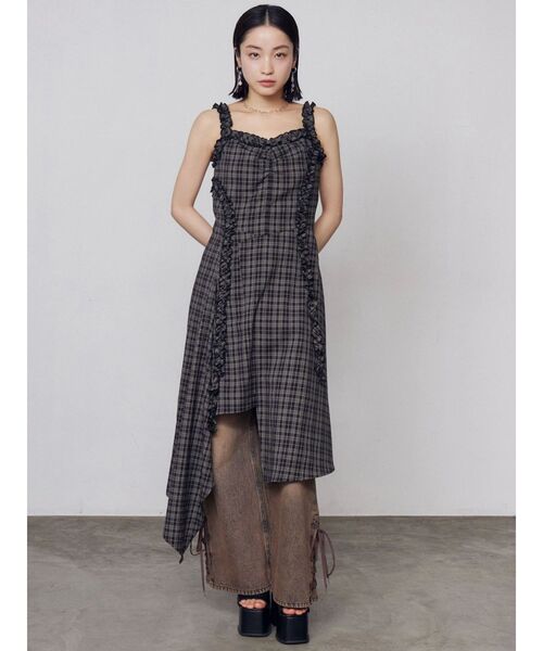 EMODA（エモダ）の「テープフリルアシンメトリーマキシワンピース（ワンピース・レディース・ブラック/ベージュ・MEDIUM/SMALL）」の10枚目の写真