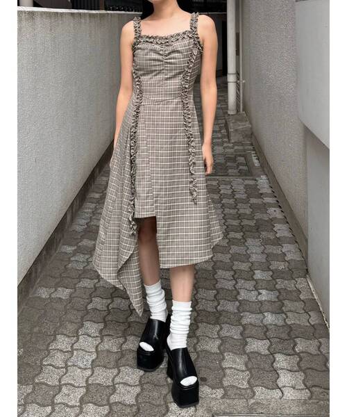 EMODA（エモダ）の「テープフリルアシンメトリーマキシワンピース（ワンピース・レディース・ブラック/ベージュ・MEDIUM/SMALL）」の13枚目の写真