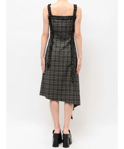 EMODA（エモダ）の「テープフリルアシンメトリーマキシワンピース（ワンピース・レディース・ブラック/ベージュ・MEDIUM/SMALL）」の19枚目の写真