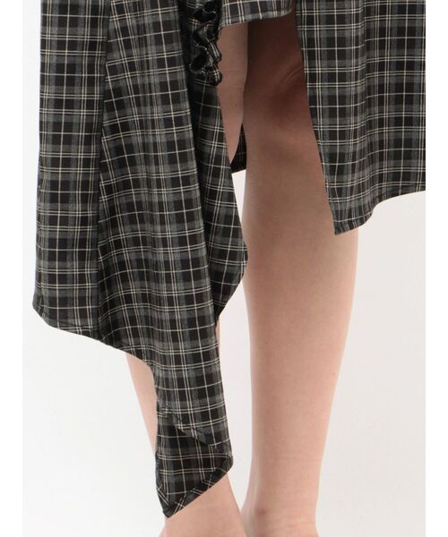 EMODA（エモダ）の「テープフリルアシンメトリーマキシワンピース（ワンピース・レディース・ブラック/ベージュ・MEDIUM/SMALL）」の22枚目の写真