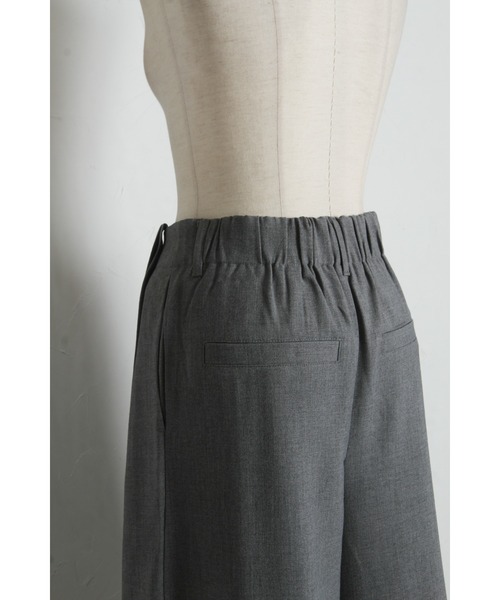 ARVELLIA(アルベリア)の「SCULPTED TUCK WIGE PANTS(その他パンツ・レディース・グレー/ベージュ・M)」の14枚目の写真