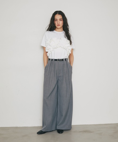 ARVELLIA(アルベリア)の「SCULPTED TUCK WIGE PANTS(その他パンツ・レディース・グレー/ベージュ・M)」の5枚目の写真