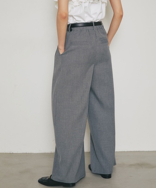 ARVELLIA(アルベリア)の「SCULPTED TUCK WIGE PANTS(その他パンツ・レディース・グレー/ベージュ・M)」の6枚目の写真