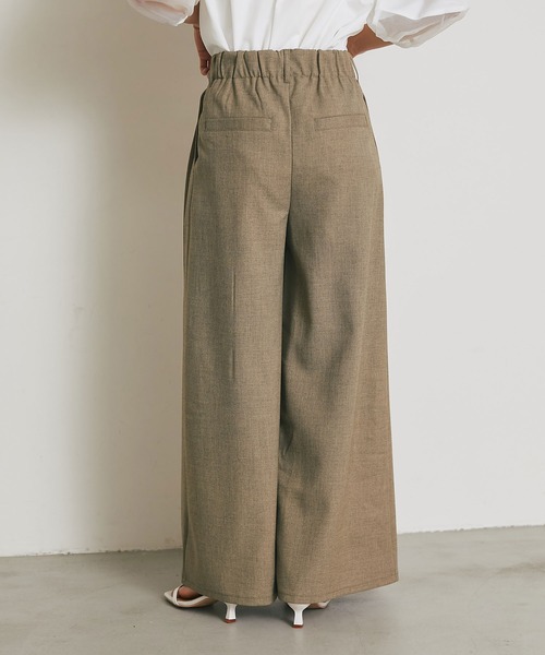 ARVELLIA(アルベリア)の「SCULPTED TUCK WIGE PANTS(その他パンツ・レディース・グレー/ベージュ・M)」の9枚目の写真