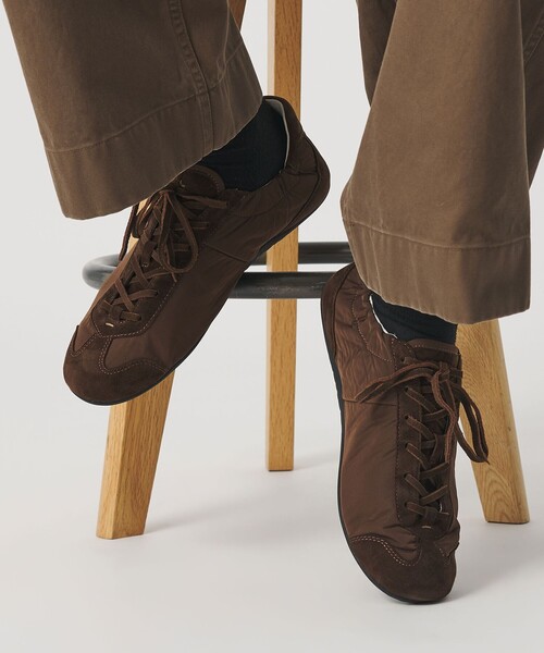 FOOT INDUSTRY(フットインダストリー)の「【別注】<FOOT INDUSTRY>ソフト ガット シューズ(スニーカー・メンズ・ブラウン系/ブラック・43/41/44/42)」の2枚目の写真