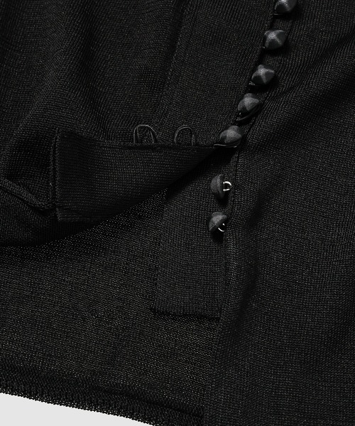 TAN(タン)の「MULTI BUTTON KNIT BLOUSE(シャツ/ブラウス・レディース・ブラック・FREE)」の5枚目の写真