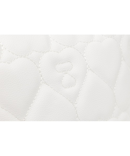 A BATHING APE(アベイシングエイプ)の「QUILTED HEART MONOGRAM MINI HANDBAG(ショルダーバッグ・レディース・アイボリー/ブラック・FREE)」の5枚目の写真