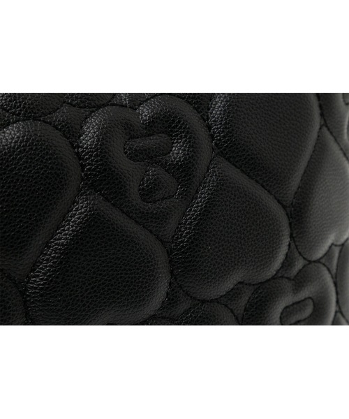 A BATHING APE(アベイシングエイプ)の「QUILTED HEART MONOGRAM MINI HANDBAG(ショルダーバッグ・レディース・アイボリー/ブラック・FREE)」の6枚目の写真