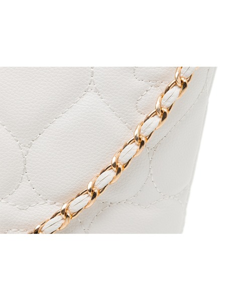 A BATHING APE(アベイシングエイプ)の「QUILTED HEART MONOGRAM MINI HANDBAG(ショルダーバッグ・レディース・アイボリー/ブラック・FREE)」の7枚目の写真