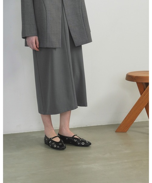 Emma Francis(エマフランシス)の「ハトメ ストラップ フラット パンプス(パンプス・レディース・アイボリー/ブラック/ライトイエロー・24.5cm/23.0cm/22.5cm/22.0cm/25.0cm/24.0cm/23.5cm)」の12枚目の写真