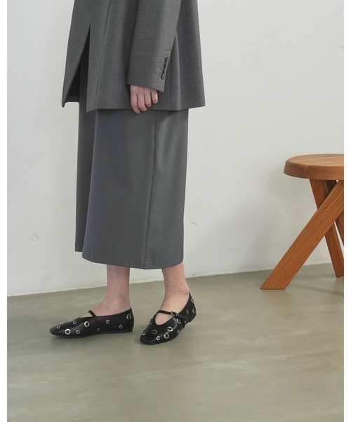 Emma Francis(エマフランシス)の「ハトメ ストラップ フラット パンプス(パンプス・レディース・アイボリー/ブラック/ライトイエロー・24.5cm/23.0cm/22.5cm/22.0cm/25.0cm/24.0cm/23.5cm)」の13枚目の写真