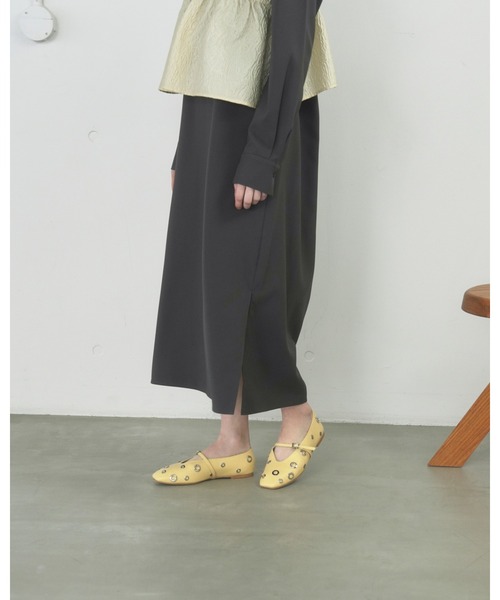 Emma Francis(エマフランシス)の「ハトメ ストラップ フラット パンプス(パンプス・レディース・アイボリー/ブラック/ライトイエロー・24.5cm/23.0cm/22.5cm/22.0cm/25.0cm/24.0cm/23.5cm)」の18枚目の写真