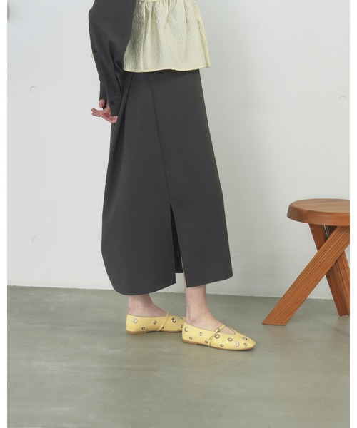 Emma Francis(エマフランシス)の「ハトメ ストラップ フラット パンプス(パンプス・レディース・アイボリー/ブラック/ライトイエロー・24.5cm/23.0cm/22.5cm/22.0cm/25.0cm/24.0cm/23.5cm)」の19枚目の写真