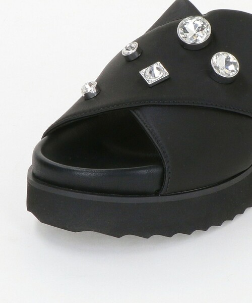 UNITED ARROWS(ユナイテッドアローズ)の「サテン クロス ビジュー ミュール/サンダル(サンダル・レディース・ベージュ/ブラック/ダークブラウン・38/37/36/35)」の19枚目の写真