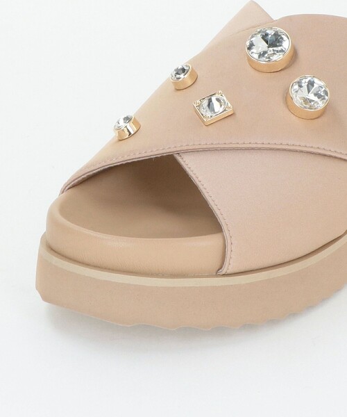 UNITED ARROWS(ユナイテッドアローズ)の「サテン クロス ビジュー ミュール/サンダル(サンダル・レディース・ベージュ/ブラック/ダークブラウン・38/37/36/35)」の16枚目の写真