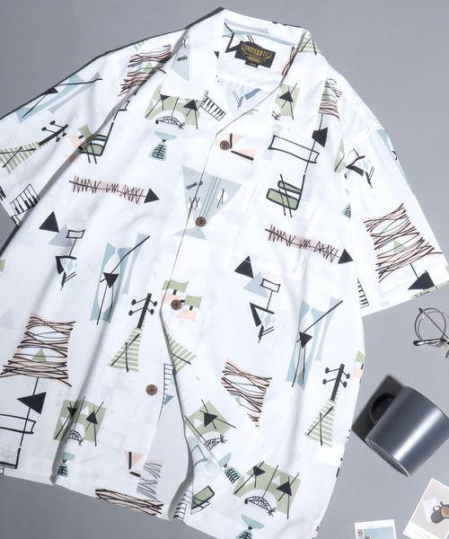 ANPAS（アンパス）の「【UNIVERD72】All-Over Print Open-Collar Shirt /【ユニバード72】総柄オープンカラーシャツ アロハシャツ メンズ  半袖 トップス 開襟シャツ（シャツ/ブラウス・メンズ・ブラック系3/ブラック系1/ネイビー系/ブラック系2/レッド系/ブラウン系/イエロー系/サックスブルー系/オレンジ系/イエロー系2/レオパード/グレー系/サックスブルー系2/ホワイト系2/ホワイト系1/ブラック系4・M/XL/L）」の2枚目の写真