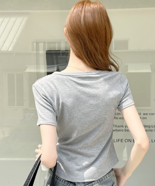 Ada.(エイダ)の「フロントギャザー ビスチェ風ヘンリーネック半袖カットソー(Tシャツ/カットソー・レディース・グレー/ブラック/ホワイト・FREE)」の19枚目の写真