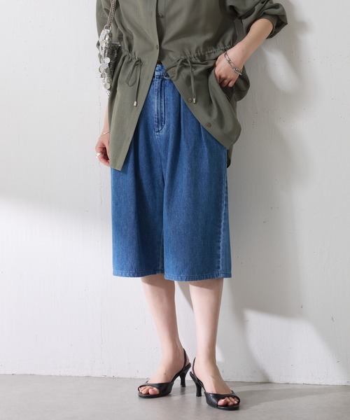 COLLAGE GALLARDAGALANTE（コラージュガリャルダガランテ）の「Q.anos/タックハーフデニムパンツ（デニムパンツ・レディース・ブルー/ベージュ・0/1）」の2枚目の写真