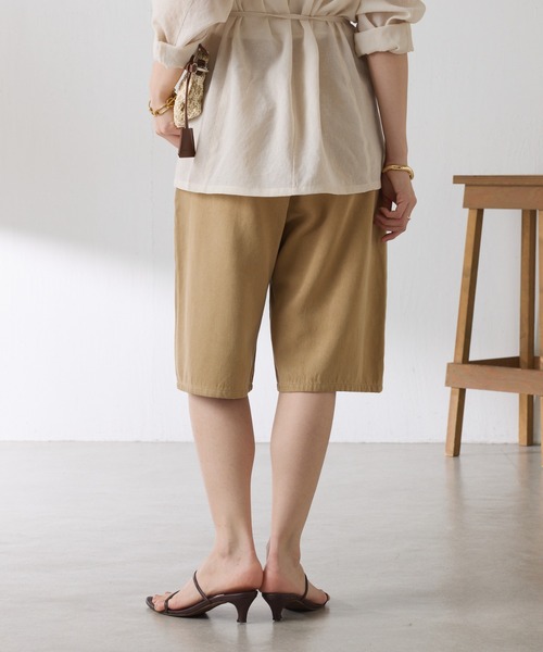 COLLAGE GALLARDAGALANTE（コラージュガリャルダガランテ）の「Q.anos/タックハーフデニムパンツ（デニムパンツ・レディース・ブルー/ベージュ・0/1）」の7枚目の写真