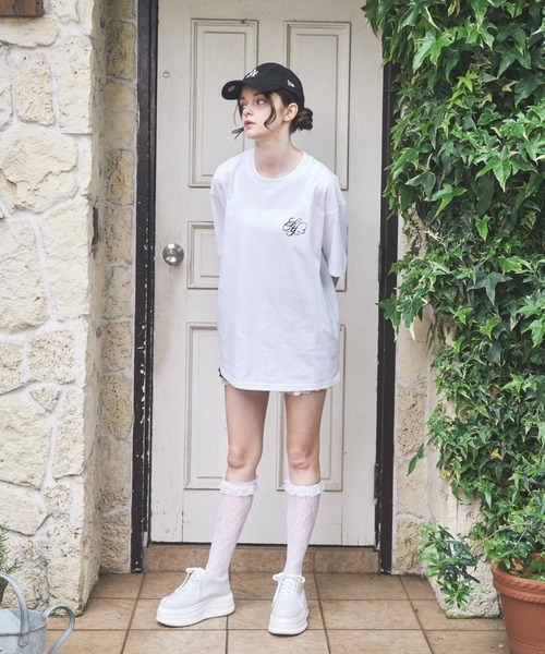 Lovilyn(ラヴィリン)の「ロゴビックT(Tシャツ/カットソー・レディース・ブラック/ホワイト・FREE)」の6枚目の写真