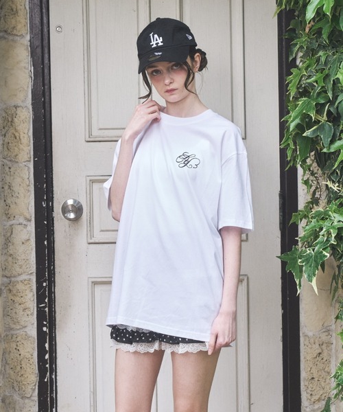 Lovilyn(ラヴィリン)の「ロゴビックT(Tシャツ/カットソー・レディース・ブラック/ホワイト・FREE)」の3枚目の写真