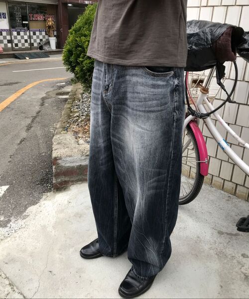 LEIRE（ルアール）の「エッセンシャルワイドデニムパンツ[ウォッシュグレー]（デニムパンツ・メンズ・その他・MEDIUM/LARGE/X-LARGE）」の12枚目の写真