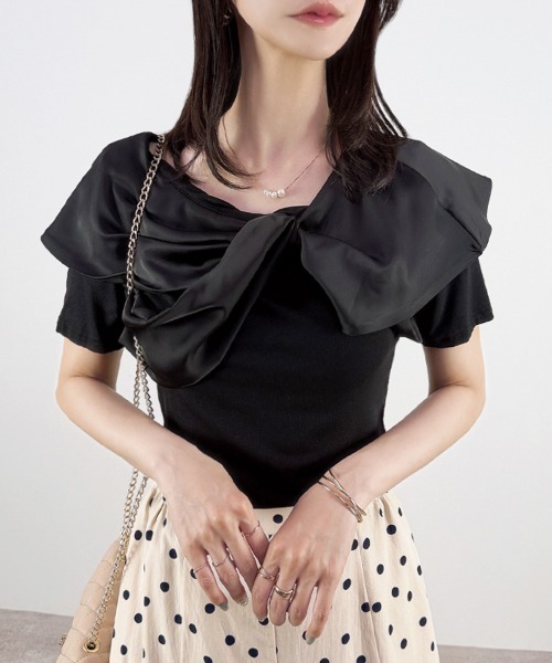 CLOTHY(クロシィ)の「【視線を奪う、ドラマトップス】サテンリボン半袖トップス(シャツ/ブラウス・レディース・ブラック/オフホワイト/レッド・FREE)」の5枚目の写真