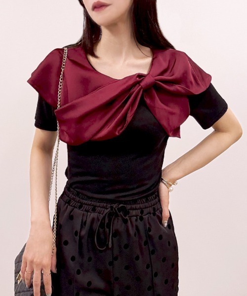 CLOTHY(クロシィ)の「【視線を奪う、ドラマトップス】サテンリボン半袖トップス(シャツ/ブラウス・レディース・ブラック/オフホワイト/レッド・FREE)」の6枚目の写真