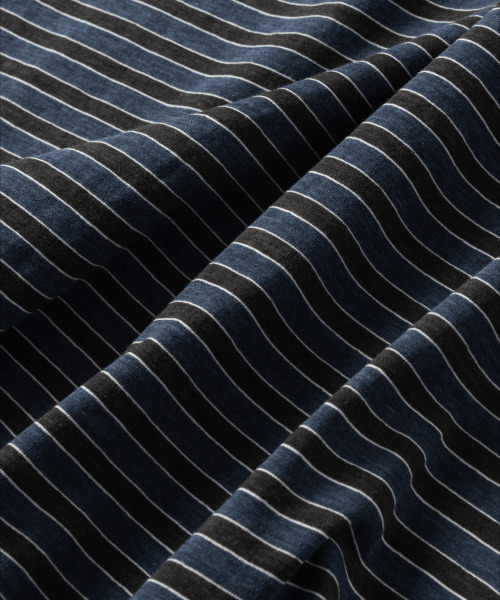 NONBLANK(ノンブランク)の「インディゴストライプTシャツ_INDIGO(Tシャツ/カットソー・メンズ・ダークネイビー・MEDIUM/LARGE/X-LARGE)」の7枚目の写真