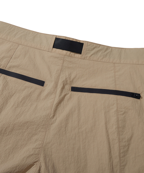 KALAPATTHAR(カラパタール)の「NYLON RIPSTOP INCISION BELTED CARGO POCKET SHORTS - BEIGE(その他パンツ・メンズ・その他・MEDIUM/LARGE)」の8枚目の写真