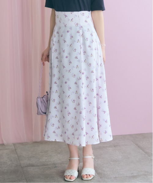 marun(マルン)の「<大きいサイズ>フラワープリントスカート marun(スカート・レディース・ブラック/ラベンダー・4L/3L/LL/L/5L)」の19枚目の写真