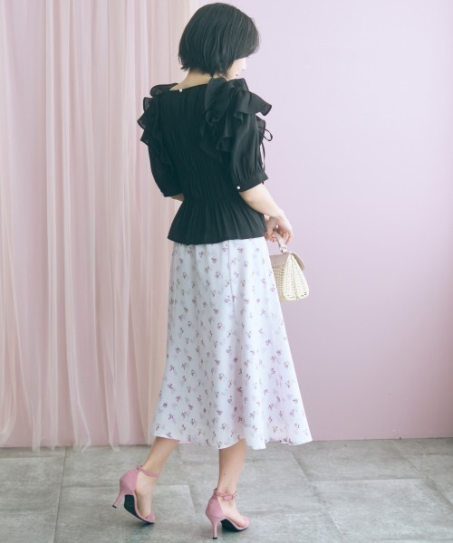 marun(マルン)の「<大きいサイズ>フラワープリントスカート marun(スカート・レディース・ブラック/ラベンダー・4L/3L/LL/L/5L)」の3枚目の写真