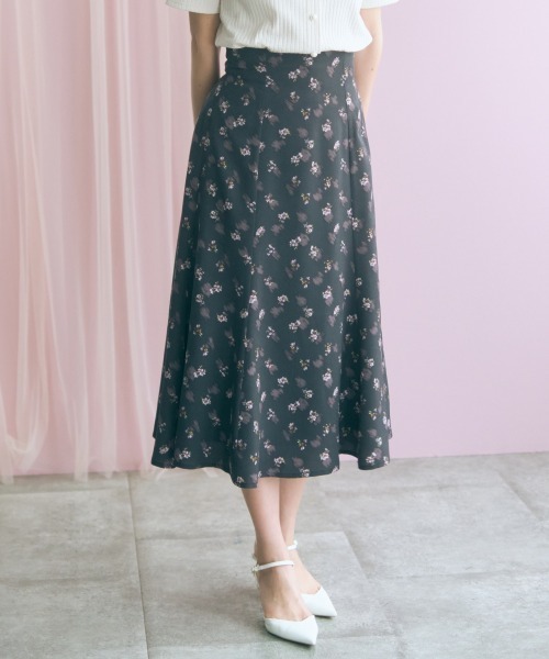 marun(マルン)の「<大きいサイズ>フラワープリントスカート marun(スカート・レディース・ブラック/ラベンダー・4L/3L/LL/L/5L)」の11枚目の写真