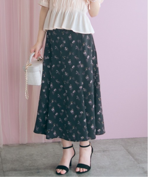 marun(マルン)の「<大きいサイズ>フラワープリントスカート marun(スカート・レディース・ブラック/ラベンダー・4L/3L/LL/L/5L)」の12枚目の写真