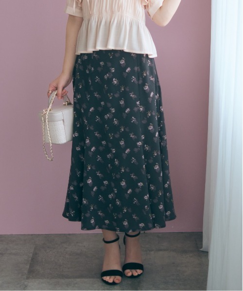 marun(マルン)の「<大きいサイズ>フラワープリントスカート marun(スカート・レディース・ブラック/ラベンダー・4L/3L/LL/L/5L)」の14枚目の写真